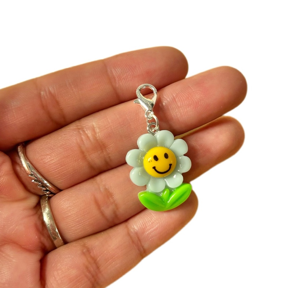 Flower 🌸 Charm